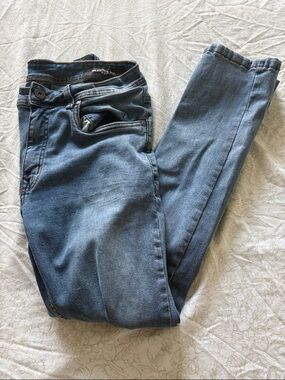 Slim Men's Jeans in Medium Blue - Modern Tapered Fit